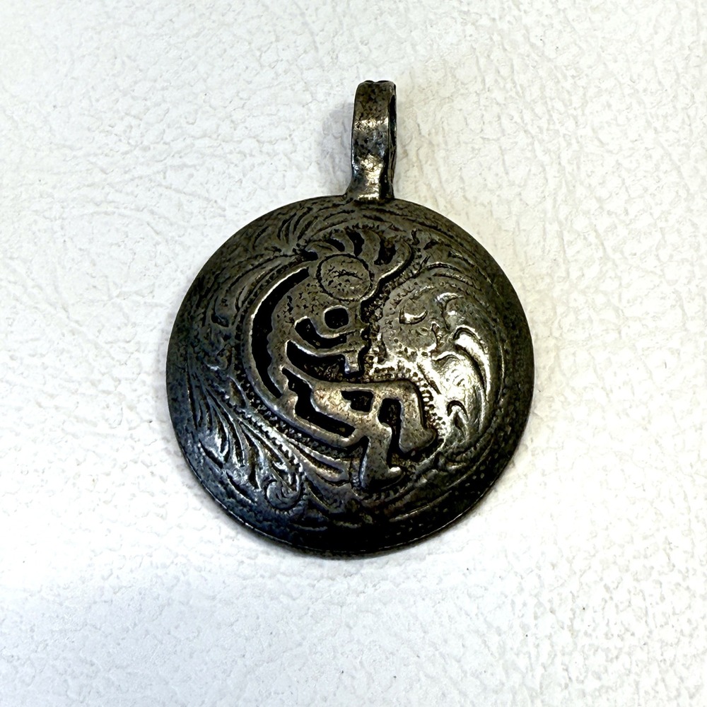 Kokopelli Silver Tone Round Pendant Medallion Charm Necklace‎ Southwest Western